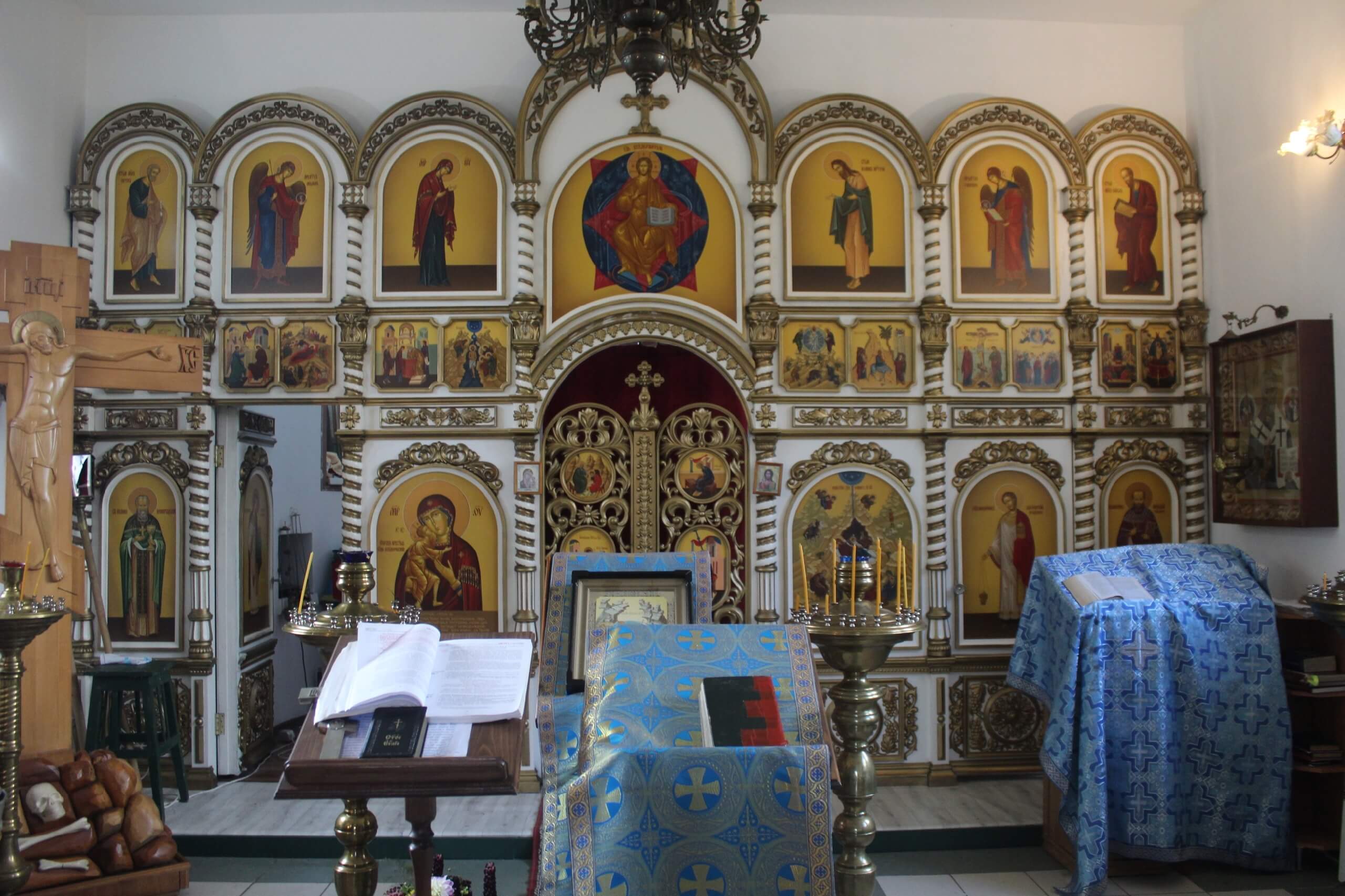 Иконостас храма Рождества Христова в Артемьево