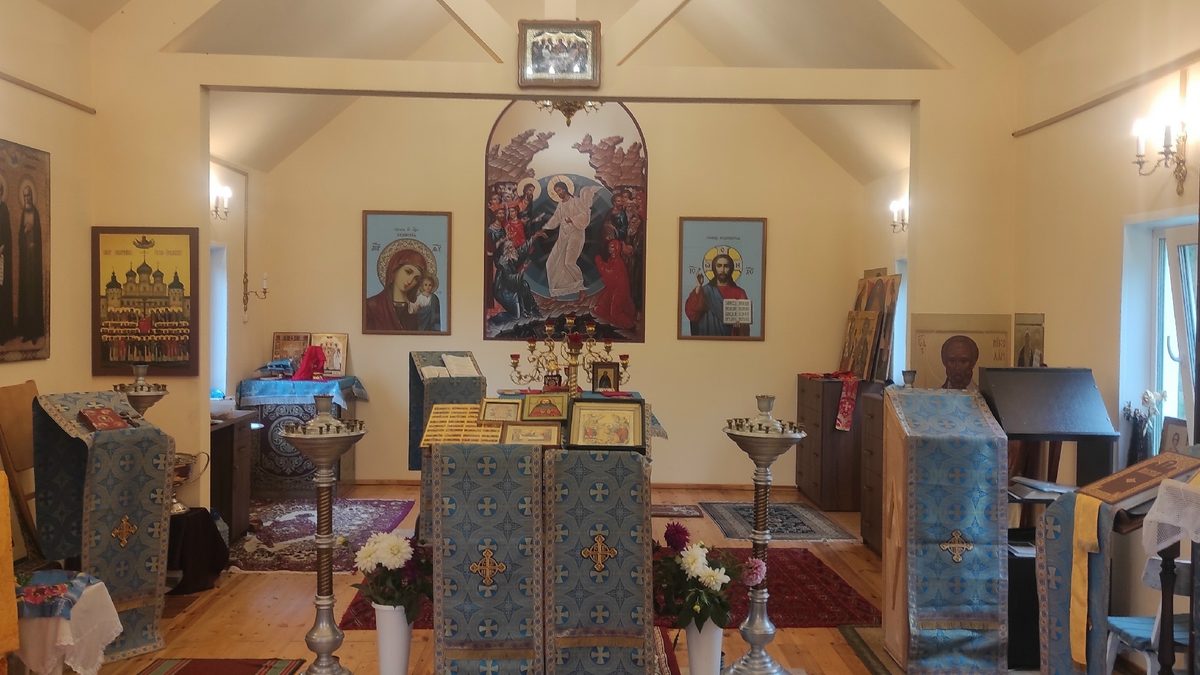 Интерьер храма священномученика Петра Зефирова